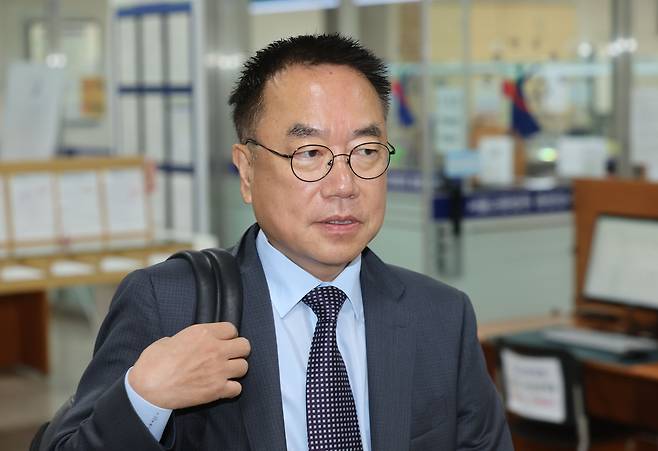 국민의힘 서범수 의원이 지난달 15일 서울 서초구 서울중앙지방법원에서 열린 추경호 대구시장의 내란 중요임무 종사 혐의 1심 속행 공판에 증인으로 출석하고 있다. 연합뉴스