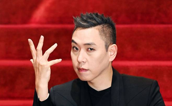 이은결이 올해 마술을 시작한 지 30주년을 맞아 서울 세종문화회관 대극장에서 기념 공연 ‘ONE OF ONE’(원 오브 원)을 개최한다. 이은결은 마술을 목적이 아닌 표현 수단으로 삼으면서 자신을 ‘일루셔니스트’로 지칭한다.    권현구 기자