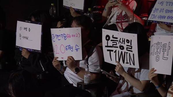 6일 서울 종로구 치지직 롤파크에서 열린 2026 LCK 3라운드 2주 차 레전드 그룹 경기에서 T1이 DK를 세트스코어 2-0으로 꺾었다. (T1 & DK =2:0)./사진=네이버 치지직 라이브영상 캡처