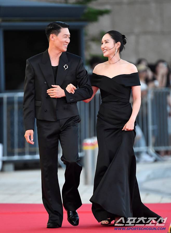 제5회 청룡시리즈어워즈(Blue Dragon Series awArds)가 31일 인천 파라다이스시티에서 열렸다. 레드카펫을 빛내고 있는 진선규, 박보경. 인천=박재만 기자 pjm@sportschosun.com/2026.07.31/
