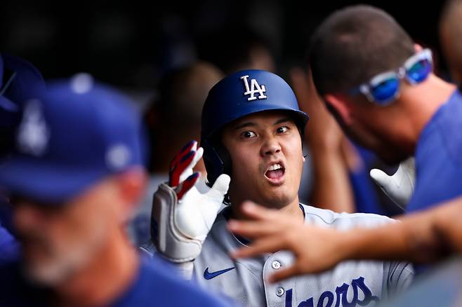 Los Angeles Dodgers designated hitter Shohei Ohtani celebrates with teammates in the dugout after hitting a home run during the eighth inning of a baseball game against the Chicago Cubs in Chicago, Wednesday, Aug. 5, 2026. (AP Photo/Jessie Alcheh)        <저작권자(c) 연합뉴스, 무단 전재-재배포, AI 학습 및 활용 금지>