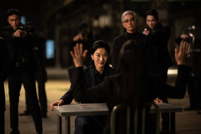 ‘킬러들의 쇼핑몰2’ 정윤하, 판 집어삼킨 야망 (제공: 월트디즈니 컴퍼니 코리아)