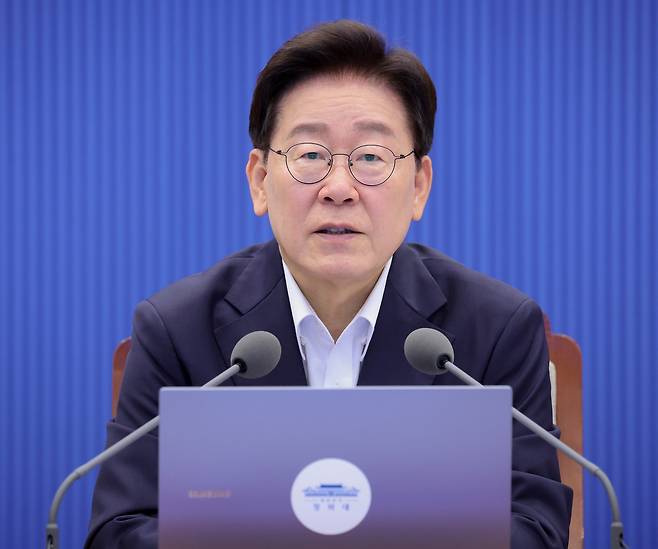 이재명 대통령이 6일 청와대에서 열린 수석보좌관회의에서 발언하고 있다. 연합뉴스