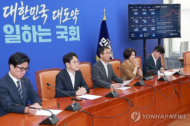 민주당 정책조정회의 (서울=연합뉴스) 신현우 기자 = 더불어민주당 한병도 대표 직무대행 겸 원내대표가 6일 국회에서 열린 정책조정회의에 참석해 발언하고 있다. 2026.8.6 nowwego@yna.co.kr