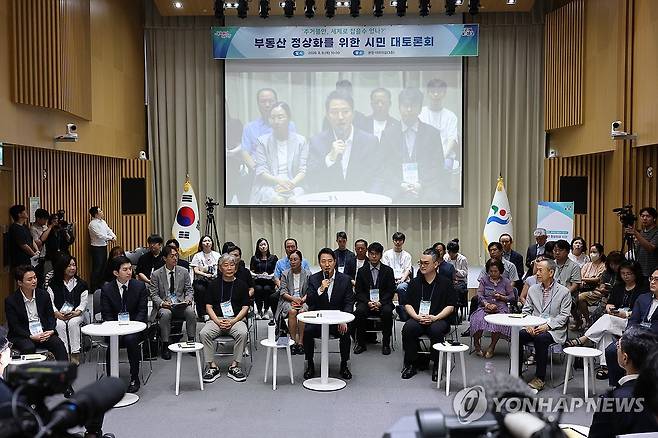 부동산 정상화를 위한 시민 대토론회 (서울=연합뉴스) 임화영 기자 = 오세훈 서울시장이 6일 서울시청에서 열린 '부동산 정상화를 위한 시민 대토론회'에서 발언하고 있다. 2026.8.6 hwayoung7@yna.co.kr