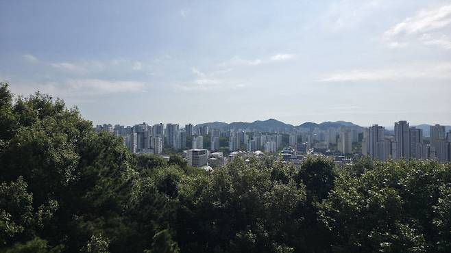 세종시 고운뜰공원 전망대에서 바라본 행복도시 전경. (사진=이희택 기자)