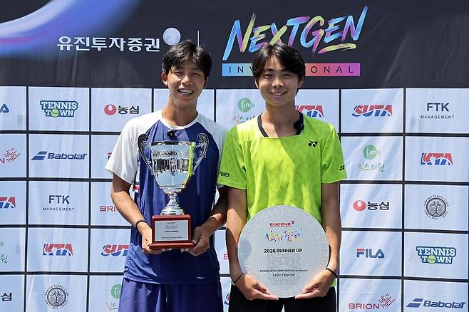 우승 조민혁(왼쪽) 준우승 김태우(오른쪽)