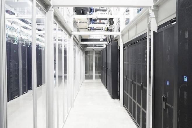 총 7656장의 엔비디아 그래픽처리장치(GPU) B200 자원을 제공하는 'NHN팩토리X 서울' 내부 모습. NHN클라우드 제공.