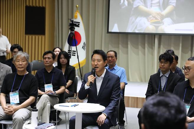 오세훈 서울시장이 지난 6일 서울 중구 서울시청에서 열린 '부동산 정상화를 위한 시민 대토론회'에서 인사말을 하고 있다. /뉴스1