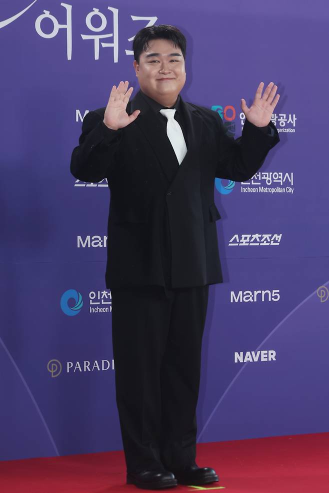 [포토] 김규원, 귀여운 손인사