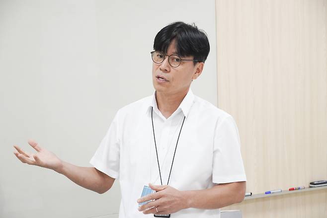 이일준 NHN클라우드 기술사업부장이 ‘NHN 팩토리X 서울’을 소개하는 모습 [NHN 제공]