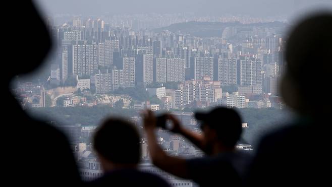 서울 남산에서 바라본 서울시내 아파트. [연합]