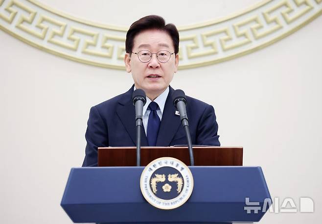 [서울=뉴시스] 김진아 기자= 이재명 대통령이 7일 청와대 영빈관에서 열린 진실화해위 3기 출범 계기 국가폭력 피해자 위로오찬에서 발언하고 있다. (청와대통신사진기자단) 2026.08.07. bluesoda@newsis.com