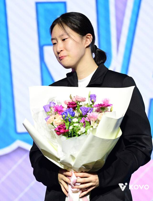 지난해 신인 드래프트 당시 지명을 받은 후 눈물을 흘린 오은채./KOVO 제공