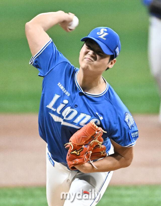 22일 오후 서울 고척스카이돔에서 진행된 '2026 프로야구 KBO리그' 키움히어로즈와 삼성라이온즈의 경기. 삼성 김백산이 선발등판해 역투하고 있다./마이데일리