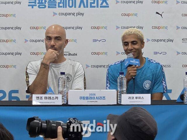 엔조 마레스카 맨체스터 시티 감독과 리코 루이스(왼쪽부터)가 8일 목동종합운동장에서 열린 2026 쿠팡플레이 시리즈 2차전 사전 기자회견에 참석했다./목동종합운동장=노찬혁 기자