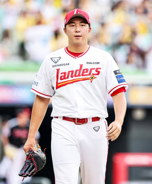 지난 3일 인천 SSG랜더스필드에서 열린 LG트윈스와의 경기에서 선발 등판한 SSG 김민준. /SSG제공