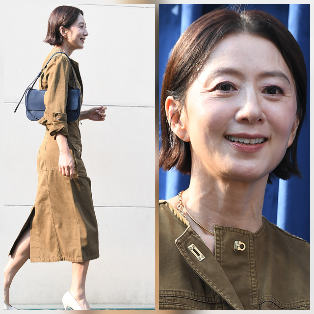 김희애가 서울이 38도까지 치솟은 무더위 속에서도 군더더기 없는 실루엣과 환한 미소로 포토월에 섰다. 사진=천정환 기자