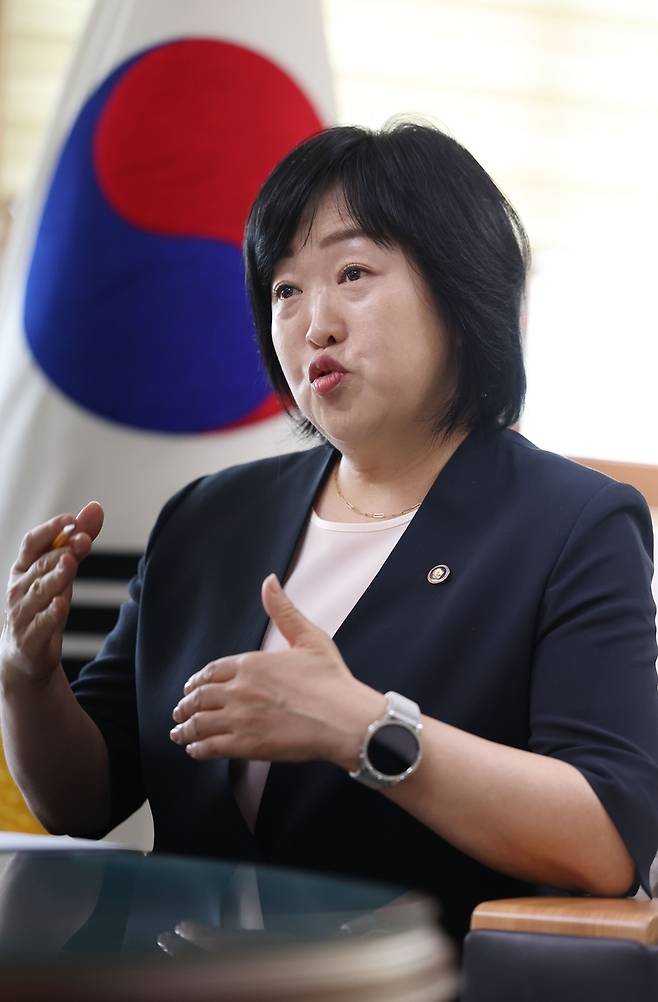 연합뉴스와 인터뷰하는 홍소영 병무청장 [연합뉴스 자료사진]
