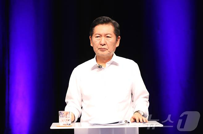 전남광주통합특별시 서구 KBC 광주방송에서 10일 열린 더불어민주당 당대표 후보 TV 토론회에서 정청래 후보가 발언하고 있다. 2026.8.10 ⓒ 뉴스1 안재영 기자