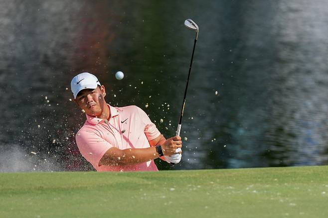 김주형이 10일 PGA 투어 윈덤 챔피언십 4라운드 15번 홀에서 벙커샷을 하고 있다. /Imagn Images 연합뉴스