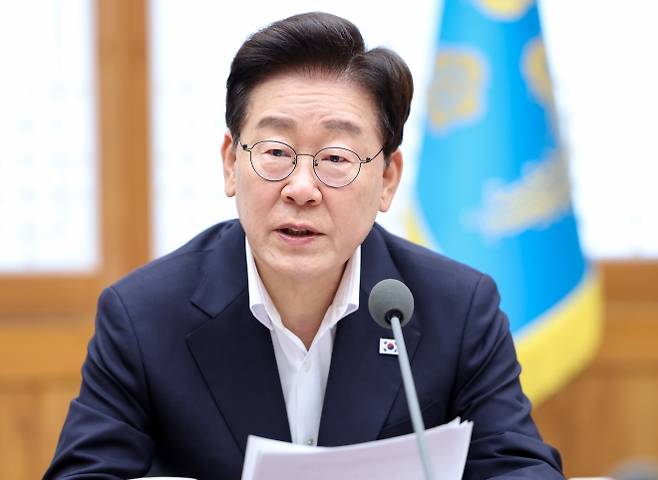 이재명 대통령, 메가프로젝트 2차 회의 발언 - 이재명 대통령, 메가프로젝트 2차 회의 발언     (서울=연합뉴스) 한상균 기자 = 이재명 대통령이 10일 청와대에서 열린 메가프로젝트 민관합동 제2차 점검회의에서 발언하고 있다. 2026.8.10 [청와대통신사진기자단]     xyz@yna.co.kr (끝)