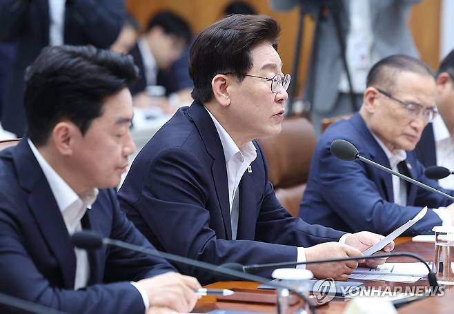 이재명 대통령, 메가프로젝트 2차 회의 발언 (서울=연합뉴스) 한상균 기자 = 이재명 대통령이 10일 청와대에서 열린 메가프로젝트 민관합동 제2차 점검회의에서 발언하고 있다. 2026.8.10 [청와대통신사진기자단] xyz@yna.co.kr