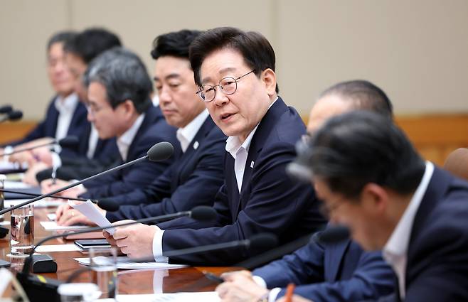 이재명 대통령이 10일 청와대에서 열린 메가프로젝트 2차 민관합동 점검회의에서 발언하고 있다. /뉴시스