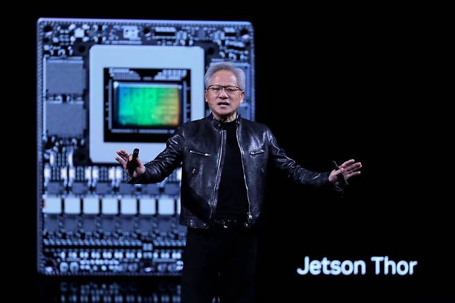 젠슨 황 엔비디아 최고경영자(CEO)가 지난 6월 1일 대만 타이베이에서 열린 정보기술(IT) 박람회 ‘컴퓨텍스 2026‘에서 기조연설을 하고 있다. AP뉴시스