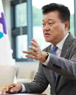 신용한 충북지사