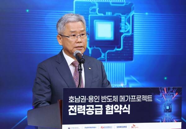협약식에서 인사말을 하고 있는 김동철 한전 사장. 한전 제공