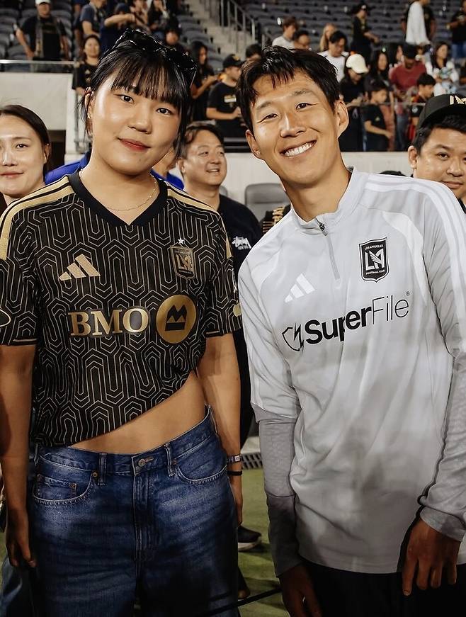 미국프로축구 엘에이FC에서 활약하는 손흥민을 만났던 당시 모습. 엘에이 스파크스 사회관계망서비스 갈무리