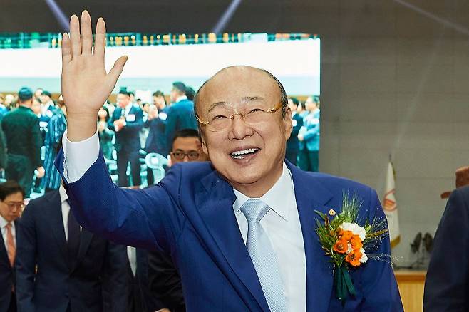 김승연 한화그룹 회장은 12일 국내 임직원 6만9000여명에게 보양식 세트를 선물했다. 사진 한화