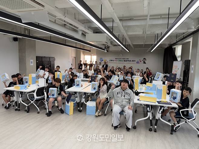 ▲ 강원대와 육군 2군단이 10일부터 12일까지 강원대 춘천캠퍼스 한빛관에서 ‘군 자녀 AI·디지털 미래역량 캠프’를 운영했다.