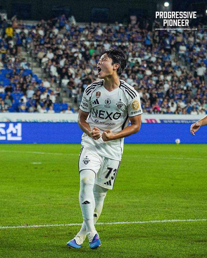 전북 현대 김예건이 지난 7월 11일 울산 문수축구경기장에서 열린 울산 HD전에서 데뷔골을 터뜨린 뒤 포효하고 있다. /사진=전북 현대 제공