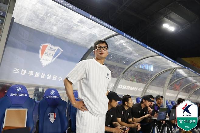 시즌 중반 다소 고전했던 이정효 감독의 수원삼성은 최근 1위 자리를 되찾았다. (한국프로축구연맹 제공)