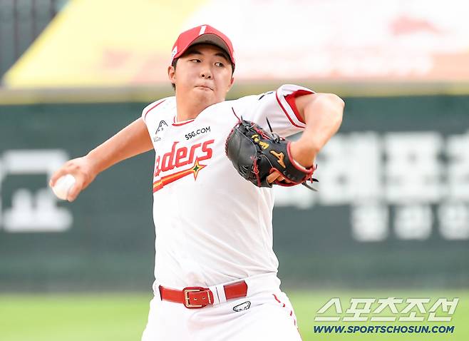 4일 인천SSG랜더스필드에서 열린 SSG와 LG의 경기. SSG 김민준이 역투하고 있다. 인천=박재만 기자 pjm@sportschosun.com/2026.08.04/
