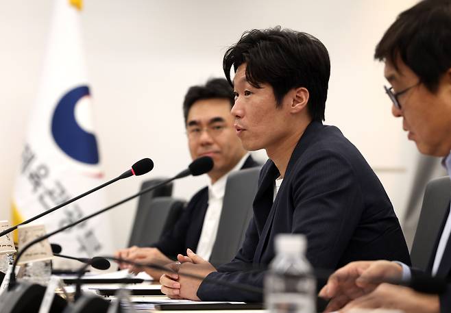 11일 서울 종로구의 국립현대미술관에서 열린 K-축구 혁신위원회 제6차 회의에서 박지성 혁신위 공동위원장이 발언하고 있다. 혁신위 제공