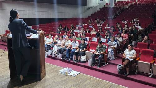 '중앙아시아 한글학교 교사 역량 강화 연수' 개회식 참석자들 [주알마티 한국총영사관 제공. 재판매 및 DB 금지]