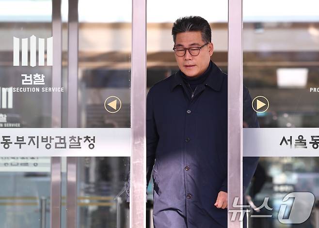 서울동부지검에 파견돼 3개월간 '세관 마약수사 은폐 의혹'을 수사한 백해룡 경정이 14일 오전 서울 송파구 동부지검에서 파견 종료 입장을 밝히기 위해 청사를 나서고 있다. 2026.1.14 ⓒ 뉴스1 구윤성 기자
