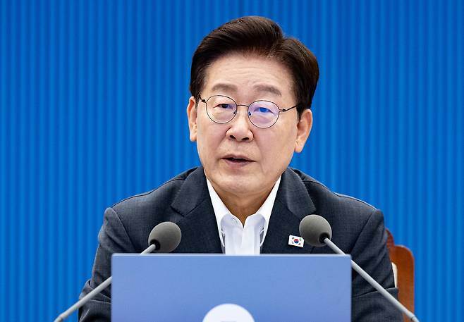 이재명 대통령이 13일 청와대에서 열린 수석보좌관회의에서 발언을 하고 있다. /뉴스1