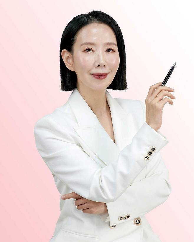 굿스킨랩 더파이 대표 · 디렉터파이 유튜브 운영 · 올리브영 P. DIRECTION · 뷰티 크리에이티브 디렉터 · 클린뷰티랩 연구소 총괄 디렉터