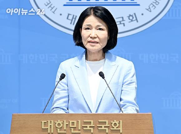 이진숙 국민의힘 의원이 14일 서울 여의도 국회 소통관에서 5.18 민주화운동 관련 긴급 기자회견을 하고 있다. [사진=곽영래 기자]