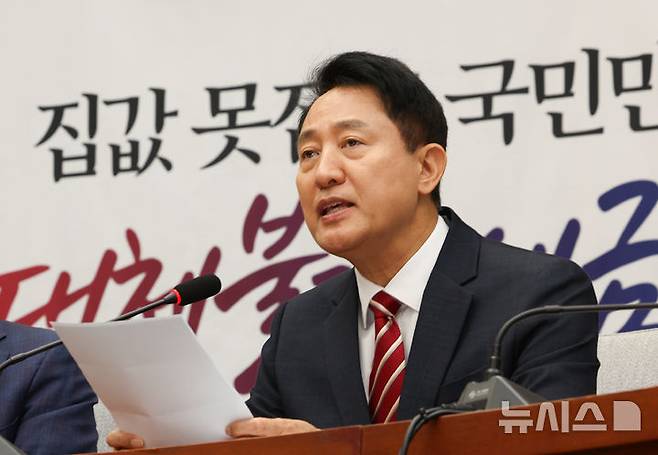 [서울=뉴시스] 김근수 기자 = 오세훈 서울시장이 14일 오전 서울 여의도 국회에서 열린 원내대책회의에서 발언하고 있다. 2026.08.14. ks@newsis.com