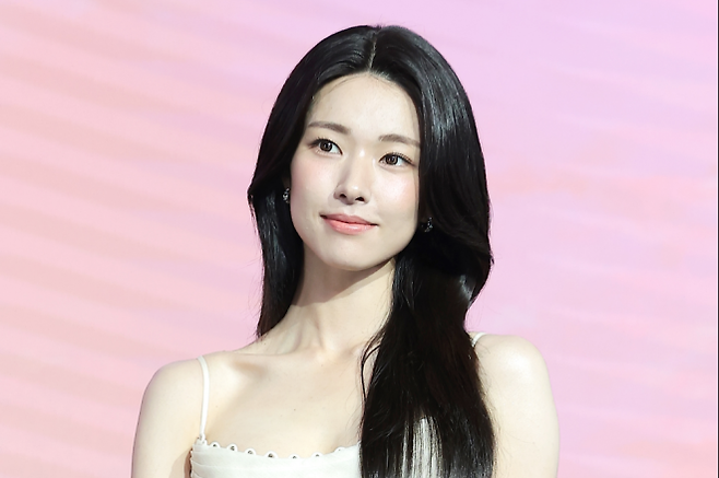 배우 하영이 5일 서울 마포구 호텔 나루 서울 엠갤러리에서 열린 넷플릭스 시리즈 ‘이런 엿같은 사랑’ 제작발표회에서 포즈를 취하고 있다. 2026.8.5 뉴스1