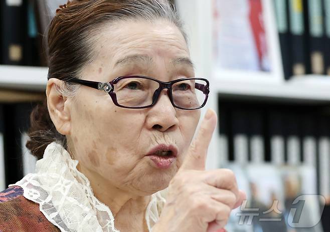 일본군 육군에 군속돼 1945년 6월 11일 중국 광시성에서 숨진 고(故) 이사현 씨의 딸 이희자 씨(태평양전쟁피해자보상추진협의회 대표)가 14일 서울 용산구 민족문제연구소에서 뉴스1과의 인터뷰를 하고 있다. 2026.8.14 ⓒ 뉴스1 김진환 기자