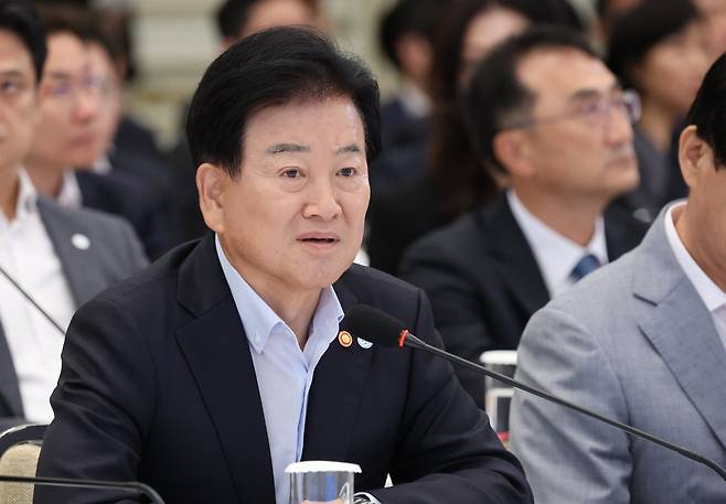 정동영 통일부 장관이 5일 청와대 영빈관에서 열린 외교부, 통일부, 국방부, 국가보훈부 2차 업무보고에서 발언을 하고 있다. 2026.8.5 뉴스1