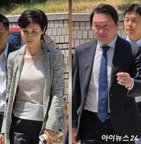 재판에 출석하는 최태원 SK그룹 회장(오른쪽)과 노소영 아트센터 나비 관장. [사진=황세웅 기자]