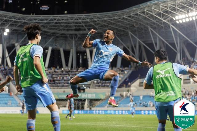 프로축구 K리그2 대구FC의 세라핌이 골을 성공시킨 후 세리머니를 하고 있다. K리그 제공