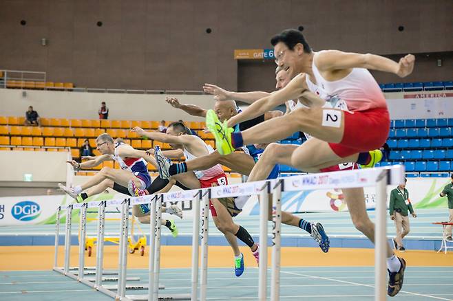 지난 2017년 세계마스터즈실내육상경기대회에 출전한 선수들이 경기를 하고 있다. 2026 대구세계마스터즈육상경기대회 조직위 제공